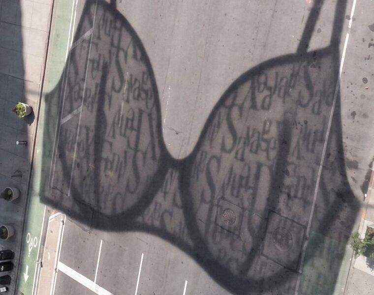 Savage X Fenty proyecta sombras XL de lencería en Nueva York