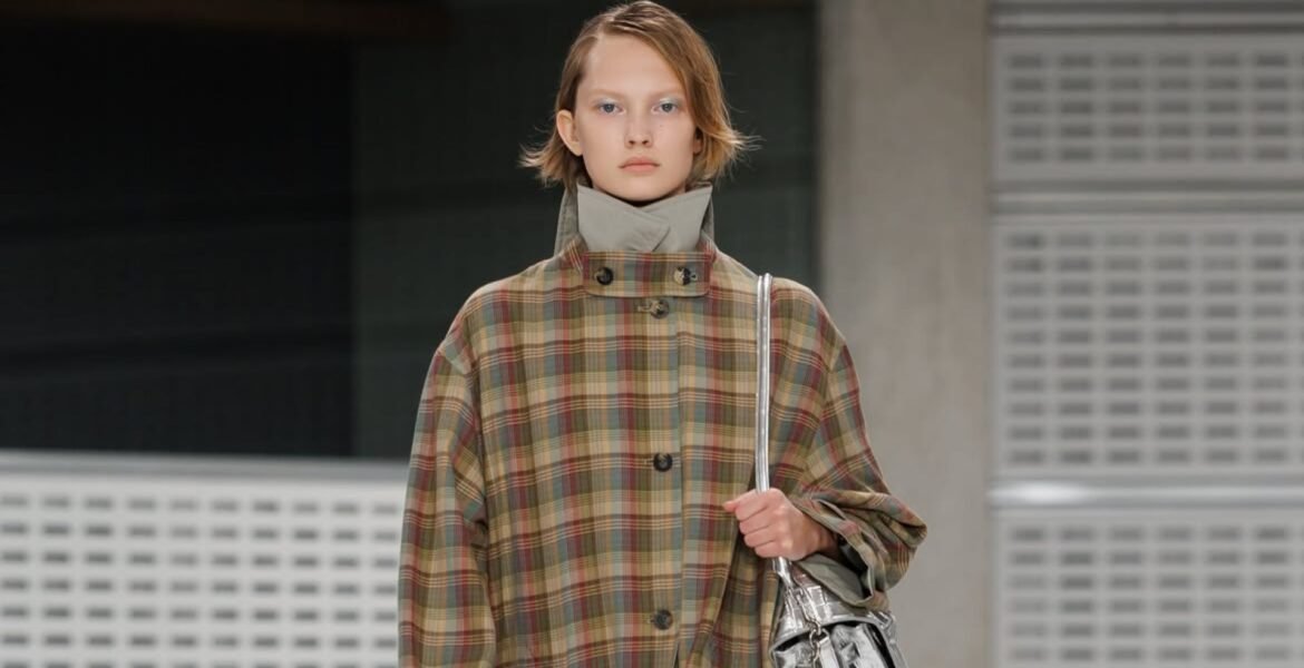 Mulberry by Christopher Kane debuta en LFW SS27