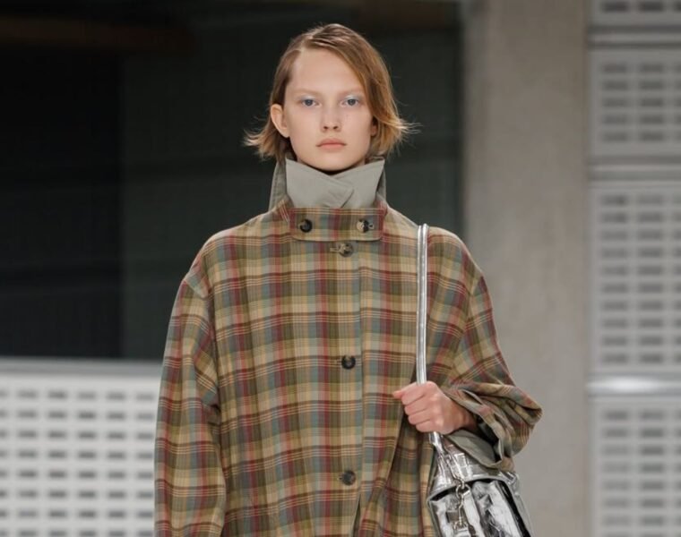 Mulberry by Christopher Kane debuta en LFW SS27