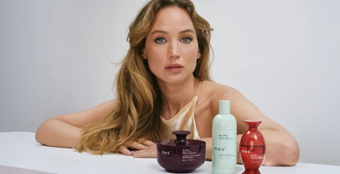 Jennifer Lawrence lanza Mes°: Su marca de cuidado capilar