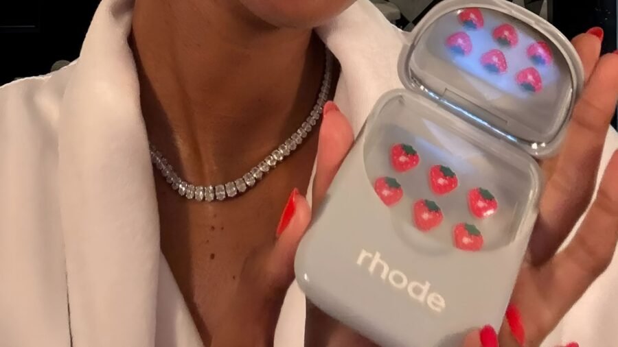 Rhode presenta Spot Case y Strawberry Spotwear