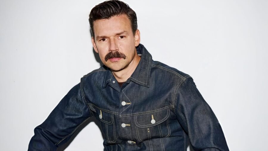 ¿Quién es Adam Selman? El director creativo de Victoria’s Secret